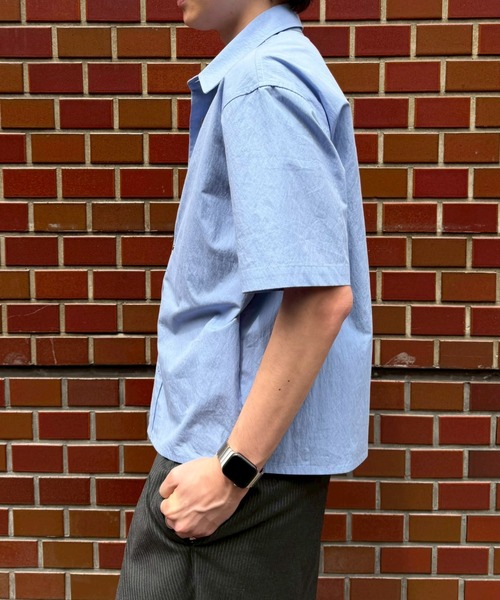 Chikashitsu +(チカシツプラス)の「【Chikashitsu +】cropped rivet shirt / 【チカシツプラス】クロップリベット半袖シャツ<着用動画あり>(シャツ/ブラウス・メンズ・アイボリー/スカイブルー/ブラック・ONE SIZE)」の12枚目の写真