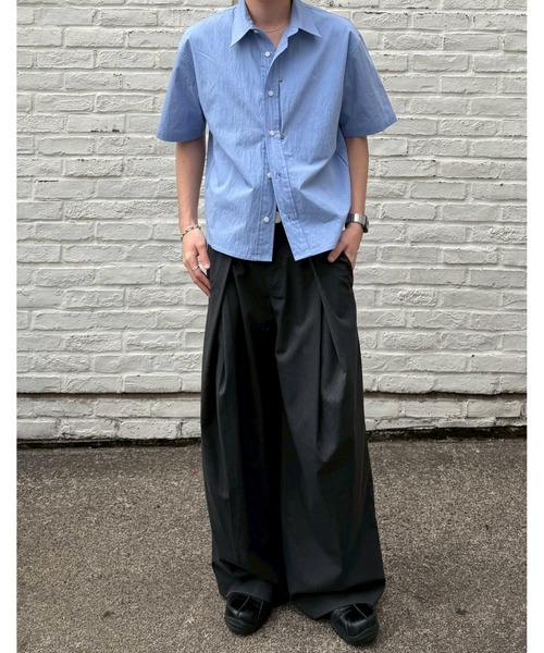 Chikashitsu +(チカシツプラス)の「【Chikashitsu +】cropped rivet shirt / 【チカシツプラス】クロップリベット半袖シャツ<着用動画あり>(シャツ/ブラウス・メンズ・アイボリー/スカイブルー/ブラック・ONE SIZE)」の7枚目の写真
