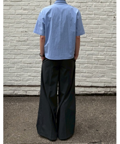 Chikashitsu +(チカシツプラス)の「【Chikashitsu +】cropped rivet shirt / 【チカシツプラス】クロップリベット半袖シャツ<着用動画あり>(シャツ/ブラウス・メンズ・アイボリー/スカイブルー/ブラック・ONE SIZE)」の11枚目の写真