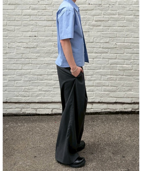 Chikashitsu +(チカシツプラス)の「【Chikashitsu +】cropped rivet shirt / 【チカシツプラス】クロップリベット半袖シャツ<着用動画あり>(シャツ/ブラウス・メンズ・アイボリー/スカイブルー/ブラック・ONE SIZE)」の9枚目の写真