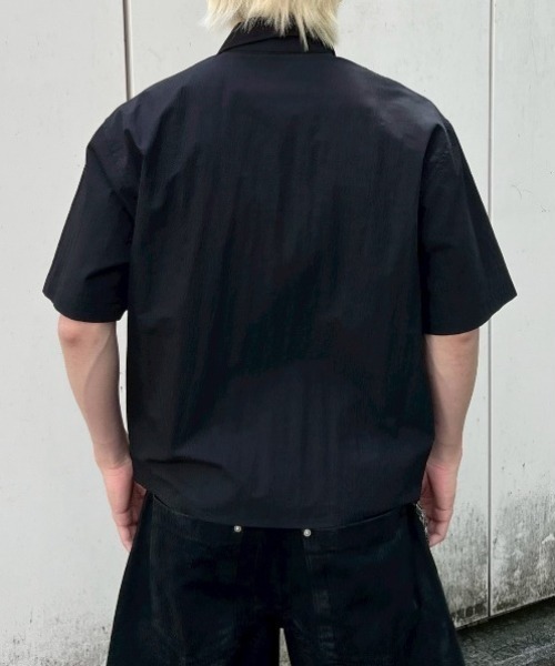 Chikashitsu +(チカシツプラス)の「【Chikashitsu +】cropped rivet shirt / 【チカシツプラス】クロップリベット半袖シャツ<着用動画あり>(シャツ/ブラウス・メンズ・アイボリー/スカイブルー/ブラック・ONE SIZE)」の21枚目の写真