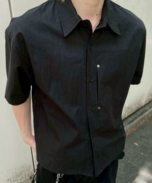 Chikashitsu +(チカシツプラス)の「【Chikashitsu +】cropped rivet shirt / 【チカシツプラス】クロップリベット半袖シャツ<着用動画あり>(シャツ/ブラウス・メンズ・アイボリー/スカイブルー/ブラック・ONE SIZE)」の22枚目の写真