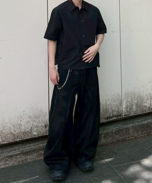 Chikashitsu +(チカシツプラス)の「【Chikashitsu +】cropped rivet shirt / 【チカシツプラス】クロップリベット半袖シャツ<着用動画あり>(シャツ/ブラウス・メンズ・アイボリー/スカイブルー/ブラック・ONE SIZE)」の18枚目の写真
