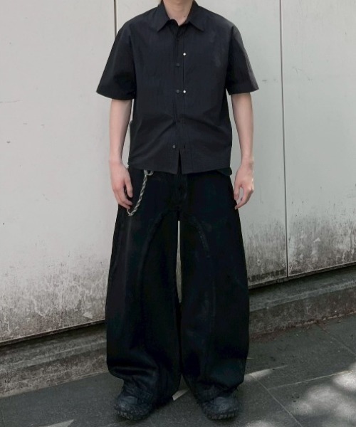 Chikashitsu +(チカシツプラス)の「【Chikashitsu +】cropped rivet shirt / 【チカシツプラス】クロップリベット半袖シャツ<着用動画あり>(シャツ/ブラウス・メンズ・アイボリー/スカイブルー/ブラック・ONE SIZE)」の19枚目の写真