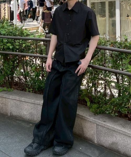 Chikashitsu +(チカシツプラス)の「【Chikashitsu +】cropped rivet shirt / 【チカシツプラス】クロップリベット半袖シャツ<着用動画あり>(シャツ/ブラウス・メンズ・アイボリー/スカイブルー/ブラック・ONE SIZE)」の16枚目の写真