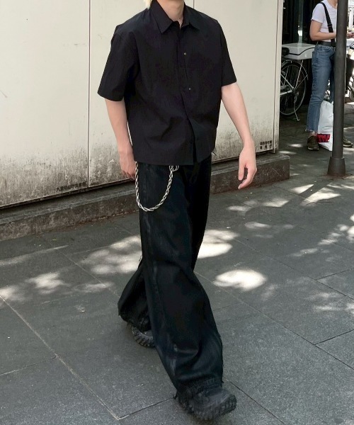 Chikashitsu +(チカシツプラス)の「【Chikashitsu +】cropped rivet shirt / 【チカシツプラス】クロップリベット半袖シャツ<着用動画あり>(シャツ/ブラウス・メンズ・アイボリー/スカイブルー/ブラック・ONE SIZE)」の17枚目の写真