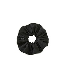 EMIS（イミス）の「LOGO JACQUARD SCRUNCHIE（シュシュ）」