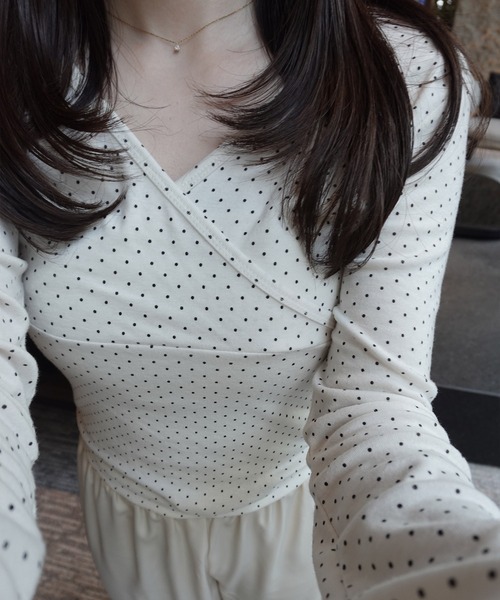 Reurie'(レウリィ)の「ドットVラップトップ(ayaka select) / きれいめ オフィスカジュアル 長袖 肌見せ 韓国(Tシャツ/カットソー・レディース・アイボリー/ホワイト/ネイビー・FREE)」の14枚目の写真