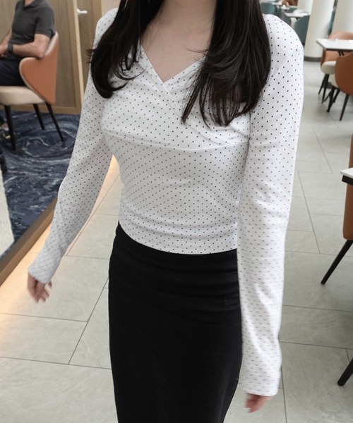 Reurie'(レウリィ)の「ドットVラップトップ(ayaka select) / きれいめ オフィスカジュアル 長袖 肌見せ 韓国(Tシャツ/カットソー・レディース・アイボリー/ホワイト/ネイビー・FREE)」の17枚目の写真