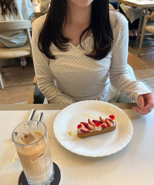 Reurie'(レウリィ)の「ドットVラップトップ(ayaka select) / きれいめ オフィスカジュアル 長袖 肌見せ 韓国(Tシャツ/カットソー・レディース・アイボリー/ホワイト/ネイビー・FREE)」の21枚目の写真