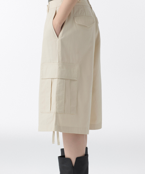 MUSINSA STANDARD WOMAN（ムシンサスタンダードウーマン）の「ウィメンズワイドカーゴバミューダパンツ[クリーム]（その他パンツ・レディース・その他・24/25/26/27/28/29/30）」の7枚目の写真
