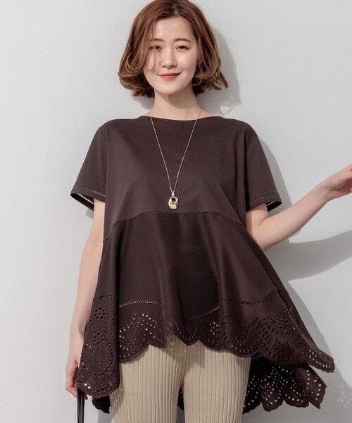 23区 S(ニジュウサンクチイサイサイズ)の「エンブロイダリーコンビジャージー ぺプラム カットソー(Tシャツ/カットソー・レディース・ホワイト系/ダークブラウン系/ブラック系・32)」の3枚目の写真