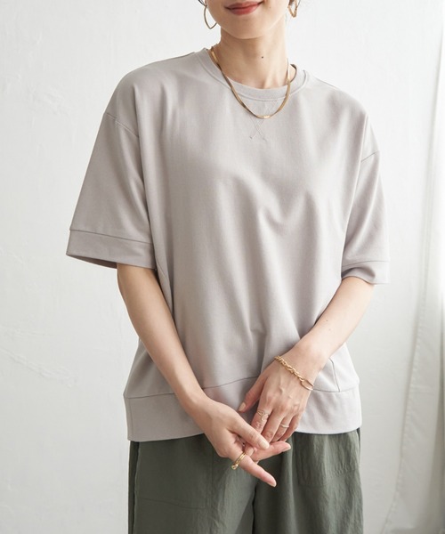 ikka(イッカ)の「冷感スウェットライク半袖プルオーバー(Tシャツ/カットソー・レディース・ブルー/オフホワイト/グリーン/レッド/ライトグレー/チャコール・L/M/S)」の2枚目の写真
