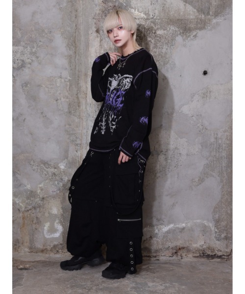 Amilige(アミリージュ)の「骨ロゴプリントチェーン付きロングTシャツ(Tシャツ/カットソー・レディース・ブラック×レッド/ブラック×パープル・FREE)」の13枚目の写真
