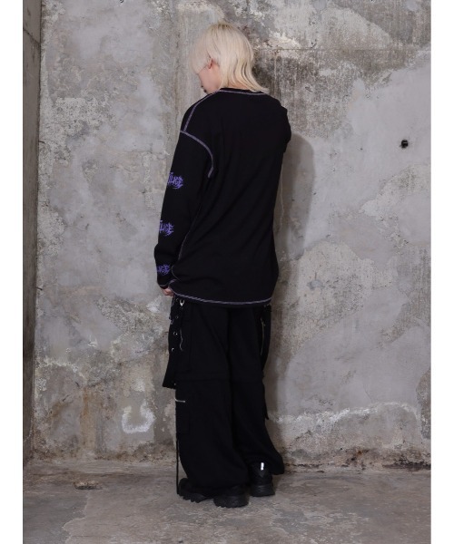 Amilige(アミリージュ)の「骨ロゴプリントチェーン付きロングTシャツ(Tシャツ/カットソー・レディース・ブラック×レッド/ブラック×パープル・FREE)」の14枚目の写真
