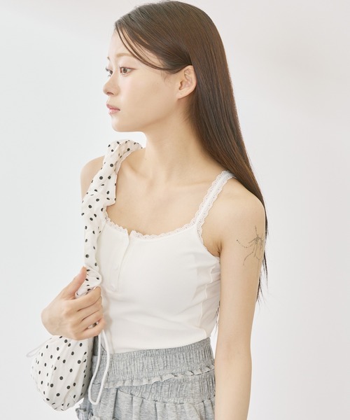 P.V.T(ピーブイティー)の「レースデザインヘンリーネックキャミ(キャミソール・レディース・Black/ホワイト系その他/ブラック系その他/ホワイト系その他2・F)」の10枚目の写真