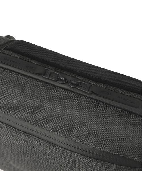 Aer(エアー)の「Aer(エアー)Day Sling 4 Max Ultra AER-28074(ボディバッグ/ウエストポーチ・メンズ・ブラック・F)」の5枚目の写真