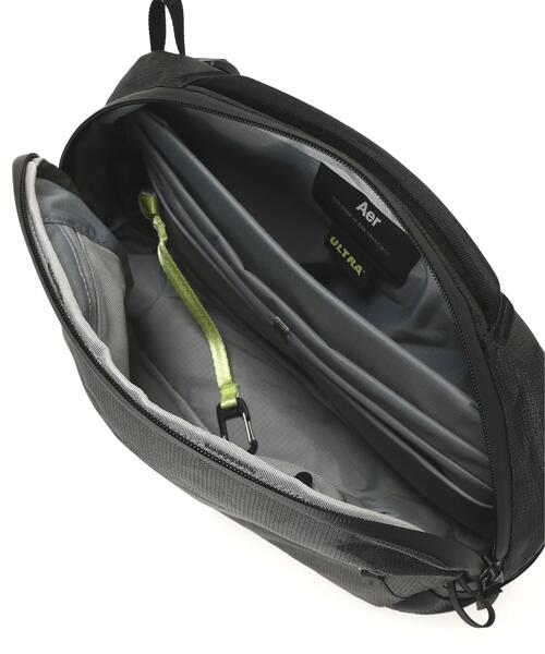 Aer(エアー)の「Aer(エアー)Day Sling 4 Max Ultra AER-28074(ボディバッグ/ウエストポーチ・メンズ・ブラック・F)」の12枚目の写真