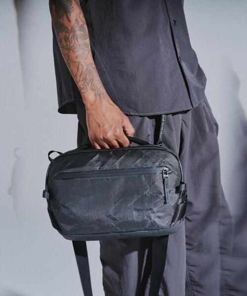 Aer(エアー)の「Aer(エアー)Day Sling 4 Max Ultra AER-28074(ボディバッグ/ウエストポーチ・メンズ・ブラック・F)」の19枚目の写真