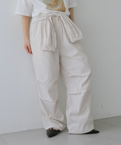 cheriella（シェリエラ）の「【cheriella】ストライプ柄レイヤードイージーパンツ　STRIPE LAYERED EASY PANTS（その他パンツ・レディース・オフホワイト/ブルー・FREE）」の2枚目の写真