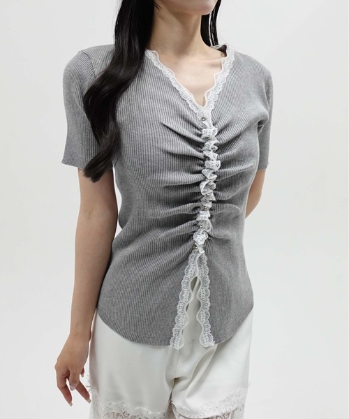 INGNI(イング)の「【INGNI SOELA】レースドッキングギャザー半袖ニットカーディガン/WEB限定(カーディガン/ボレロ・レディース・グレー/ブラック/オフホワイト・FREE)」の3枚目の写真