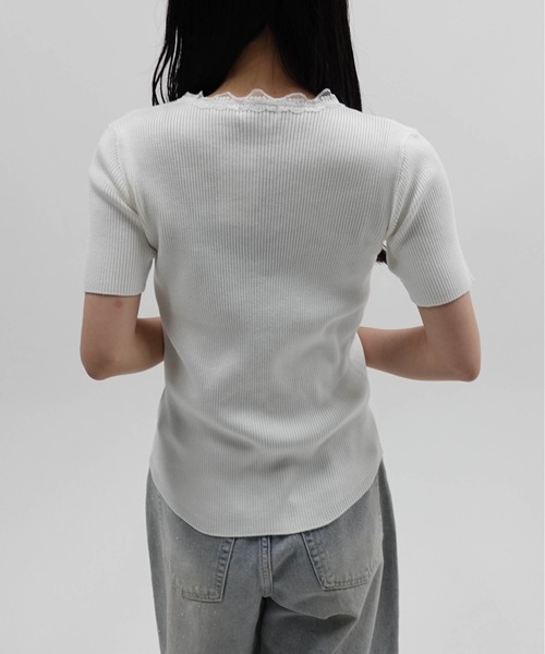 SOELA(ソエラ)の「レースドッキングギャザー半袖ニットカーディガン(カーディガン/ボレロ・レディース・グレー/ブラック/オフホワイト・FREE)」の7枚目の写真