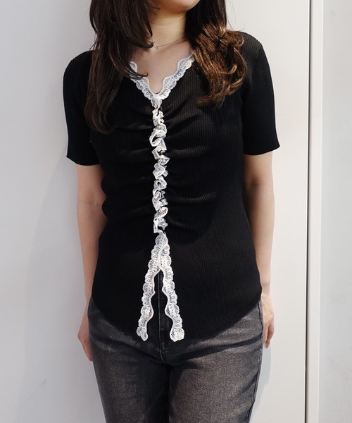 SOELA(ソエラ)の「レースドッキングギャザー半袖ニットカーディガン(カーディガン/ボレロ・レディース・グレー/ブラック/オフホワイト・FREE)」の15枚目の写真