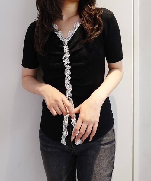 SOELA(ソエラ)の「レースドッキングギャザー半袖ニットカーディガン(カーディガン/ボレロ・レディース・グレー/ブラック/オフホワイト・FREE)」の16枚目の写真
