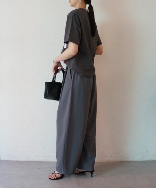 LOUNGEDRESS(ラウンジドレス)の「ライトバレルレッグパンツ(その他パンツ・レディース・チャコールグレー/ベージュ・MEDIUM/SMALL)」の5枚目の写真