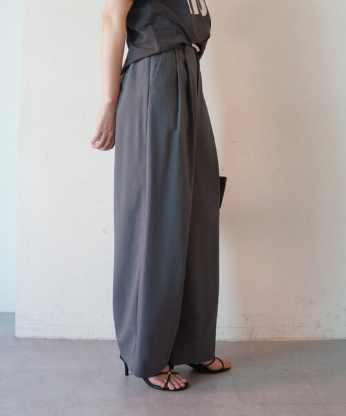 LOUNGEDRESS(ラウンジドレス)の「ライトバレルレッグパンツ(その他パンツ・レディース・チャコールグレー/ベージュ・MEDIUM/SMALL)」の11枚目の写真