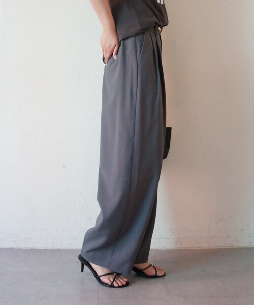 LOUNGEDRESS(ラウンジドレス)の「ライトバレルレッグパンツ(その他パンツ・レディース・チャコールグレー/ベージュ・MEDIUM/SMALL)」の12枚目の写真