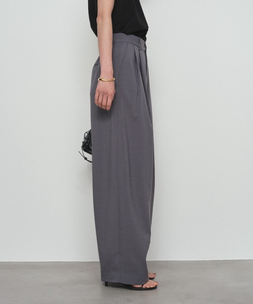 LOUNGEDRESS(ラウンジドレス)の「ライトバレルレッグパンツ(その他パンツ・レディース・チャコールグレー/ベージュ・MEDIUM/SMALL)」の21枚目の写真