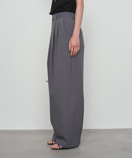 LOUNGEDRESS(ラウンジドレス)の「ライトバレルレッグパンツ(その他パンツ・レディース・チャコールグレー/ベージュ・MEDIUM/SMALL)」の5枚目の写真