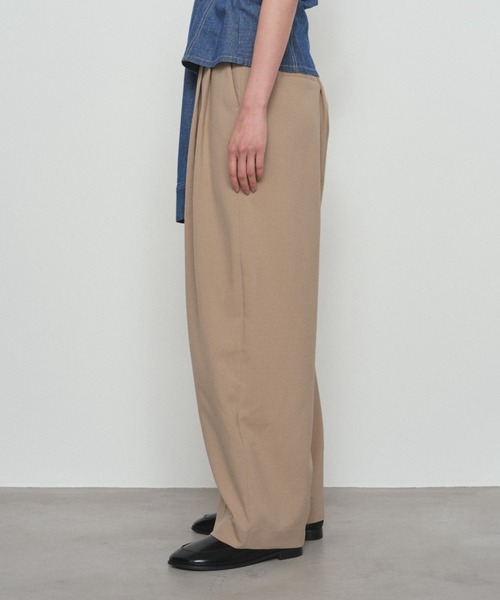 LOUNGEDRESS(ラウンジドレス)の「ライトバレルレッグパンツ(その他パンツ・レディース・チャコールグレー/ベージュ・MEDIUM/SMALL)」の10枚目の写真