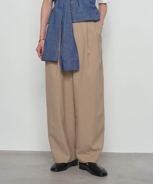 LOUNGEDRESS(ラウンジドレス)の「ライトバレルレッグパンツ(その他パンツ・レディース・チャコールグレー/ベージュ・MEDIUM/SMALL)」の12枚目の写真