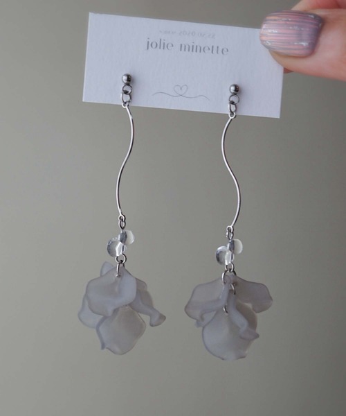 CERCA(チェルカ)の「jolie minette/ゆれる ウェーブ フリル ロング シルバーピアス/アレルギー対応(ピアス(両耳用)・レディース・グレー/アクア/ブラック・FREE)」の2枚目の写真