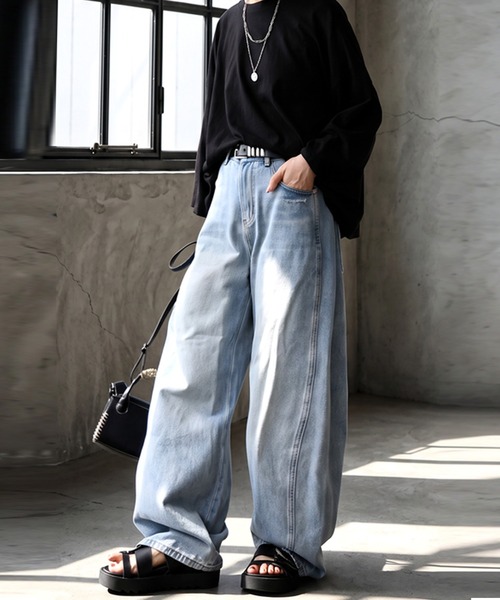 antiqua(アンティカ)の「ワイド カーデニムパンツ(デニムパンツ・レディース・ブルー系その他/ライトブルー・MEDIUM/LARGE/X-LARGE)」の3枚目の写真