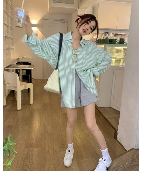 CHEER(チアー)の「オーバーサイズ ルーズストライプ長袖シャツ(シャツ/ブラウス・レディース・ブルー/グリーン/ピンク・FREE)」の7枚目の写真
