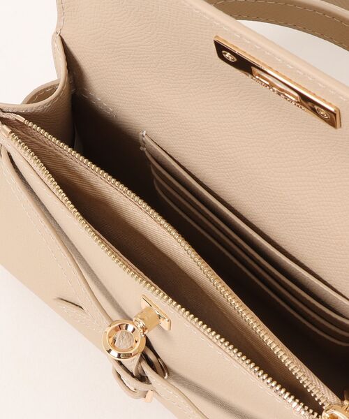 CHARLES & KEITH(チャールズ & キース)の「Tricha トリチャ ノッテッドベルト トップハンドルバッグ(ハンドバッグ・レディース・ブラック/ピンク/ベージュ系その他6・S)」の15枚目の写真