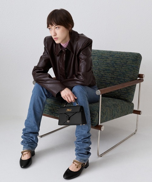 CHARLES & KEITH(チャールズ & キース)の「Tricha トリチャ ノッテッドベルト トップハンドルバッグ(ハンドバッグ・レディース・ブラック/ピンク/ベージュ系その他6・S)」の2枚目の写真