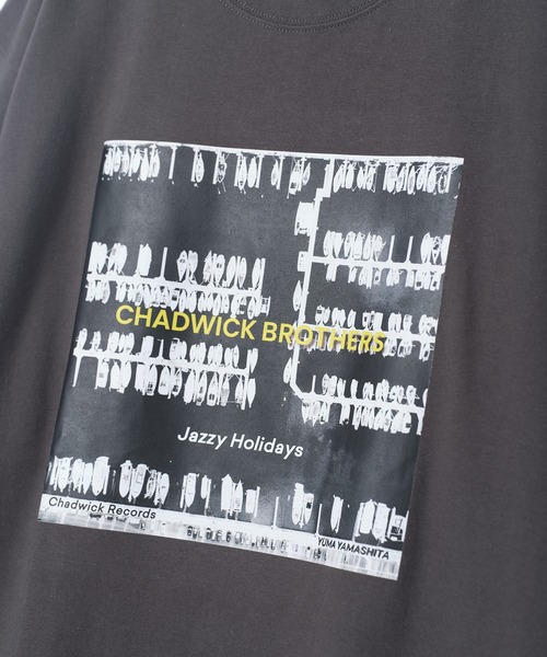 ARTCHIVES MALIBU(アートカイブス マリブ)の「【 Chadwick Products / チャドウィック プロダクツ 】JAZZY HOLIDAY TEE(Tシャツ/カットソー・メンズ・ホワイト/チャコールグレー・S/M/L/XL)」の4枚目の写真