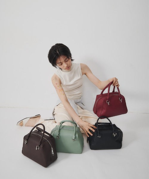 AIDELL(エイデル)の「フェイクレザー2wayミニボストンバッグ/500mlペットボトル収納可能(ボストンバッグ・レディース・グリーン/ブラック/バーガンディー/ブラウン/ホワイト/シルバー・FREE)」の9枚目の写真