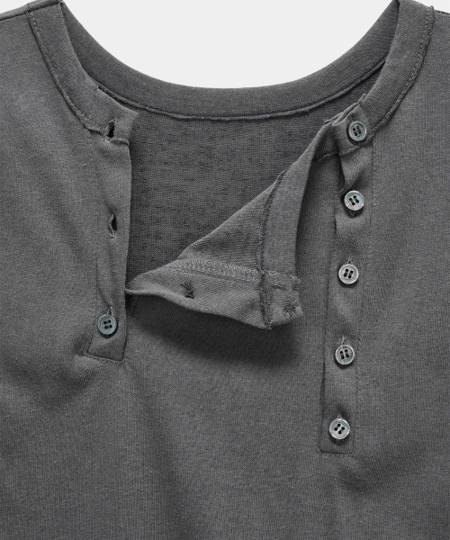 ETRE AU SOMMET（エトレオソメ）の「Two-Line Button Short Sleeveless (Charcoal)（Tシャツ/カットソー・レディース・その他・FREE）」の8枚目の写真