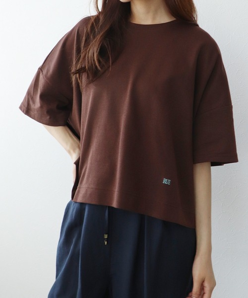 Jines(ジネス)の「配色ロゴ刺繍Tシャツ(Tシャツ/カットソー・レディース・ブラック/チャコールグレー/モカ・38)」の3枚目の写真