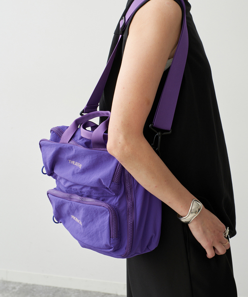 Spick & Span(スピックアンドスパン)の「THEATRE PRODUCTS / シアタープロダクツ VERTICAl 60(ショルダーバッグ・レディース・パープル/レッド/ブラック・FREE)」の8枚目の写真