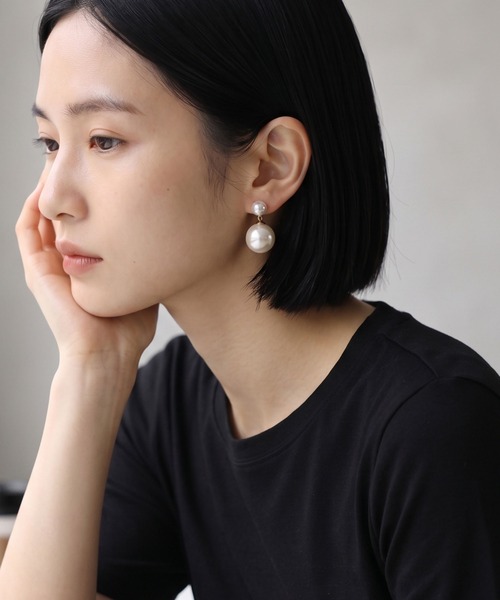 colleca la（コレカラ）の「[stainless]ダブルパール ダングルピアス〈金属アレルギー対応〉（ピアス（両耳用）・レディース・ゴールド・FREE）」の2枚目の写真