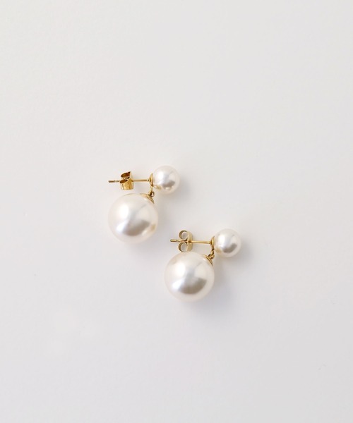 colleca la（コレカラ）の「[stainless]ダブルパール ダングルピアス〈金属アレルギー対応〉（ピアス（両耳用）・レディース・ゴールド・FREE）」の4枚目の写真