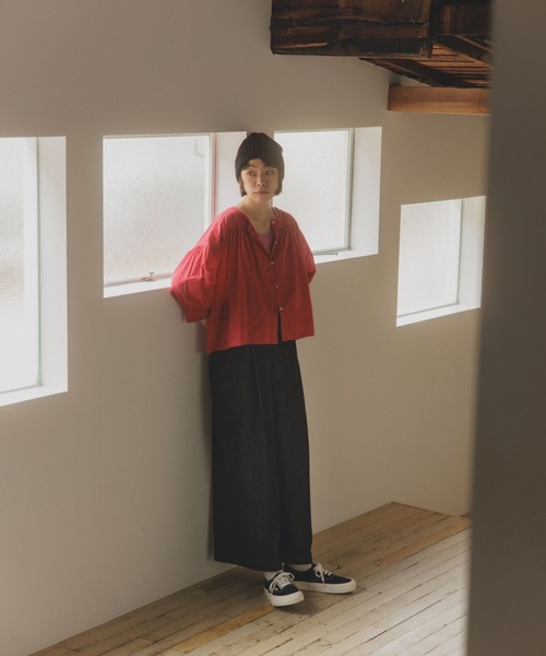 studio CLIP(スタディオクリップ)の「《natural by clip》ノットシシュウヘムブラウス(シャツ/ブラウス・レディース・ブラック/レッド・FREE)」の5枚目の写真
