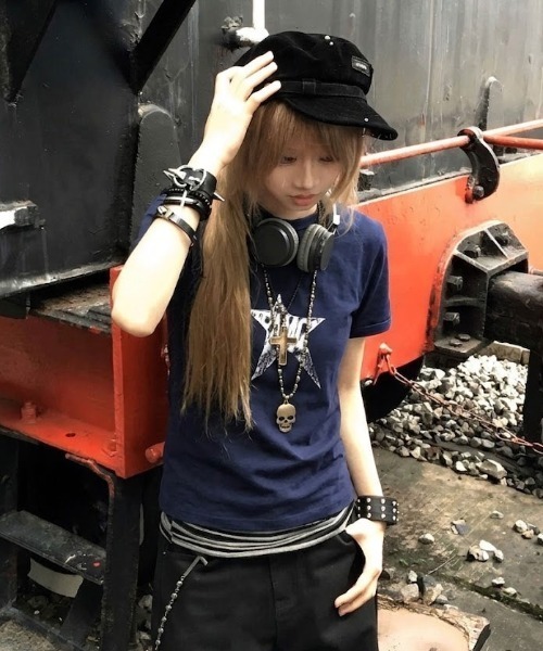 SHEPP(シープ)の「ダメージスタープリント コンパクトロゴTシャツ 半袖T(Tシャツ/カットソー・レディース・ネイビー/ブラック・L/M)」の18枚目の写真