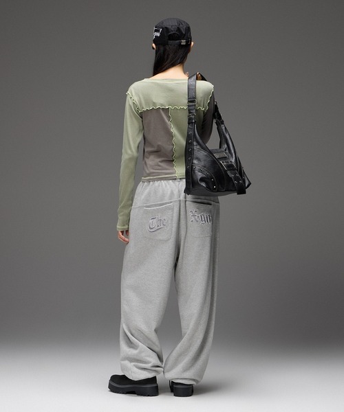 X-girl(エックスガール)の「FADED REMAKE STYLE L/S COMPACT TOP(Tシャツ/カットソー・レディース・バーガンディー/オリーブ・ONE SIZE)」の13枚目の写真